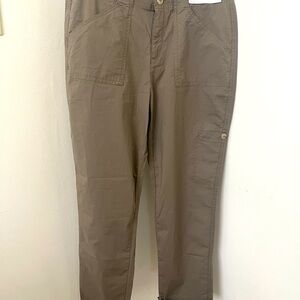 Liz Claiborne Valerie crop mid-rise. Size 8